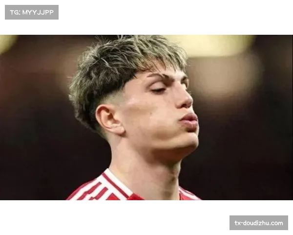 特写:赛后独自加练射门,曼联边锋加纳乔的执着